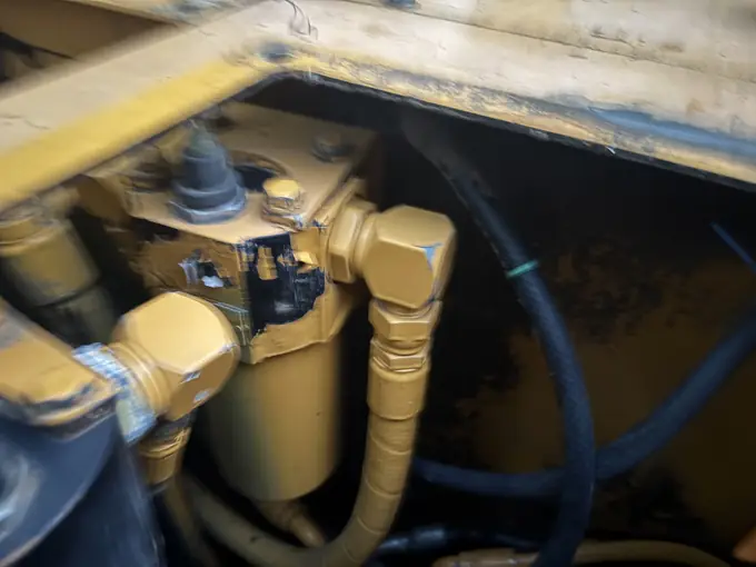 Hydraulic cylinder repair on heavy equipment