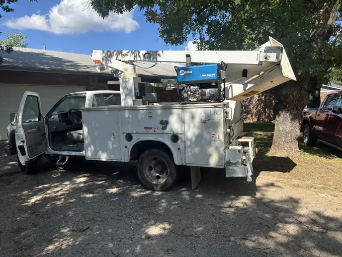 Tulsa Fleet Repair mobile service truck with crane boom