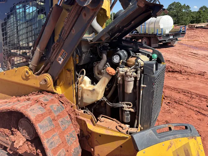 Skid steer engine repaired on a red-dirt jobsite