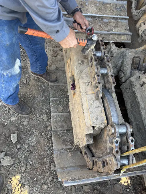 Track chain link repair by hand
