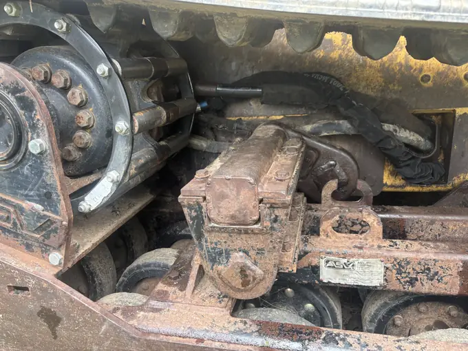 Undercarriage track roller repair on tracked equipment